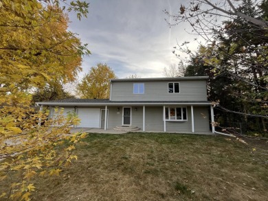 Welcome home to this beautifully maintained 2-story property in on Lee Park Golf Course in South Dakota - for sale on GolfHomes.com, golf home, golf lot