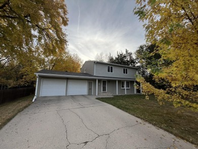 Welcome home to this beautifully maintained 2-story property in on Lee Park Golf Course in South Dakota - for sale on GolfHomes.com, golf home, golf lot