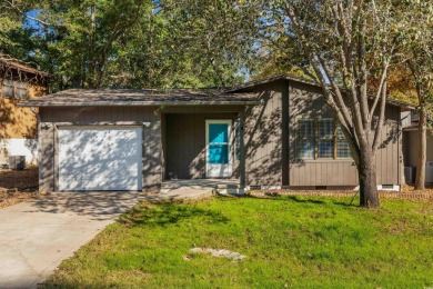 Welcome to this great 2 bedroom, 2 bath home in the on Glen Dornoch Waterway Golf Links in South Carolina - for sale on GolfHomes.com, golf home, golf lot