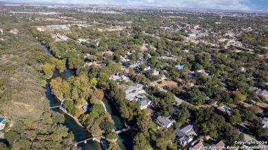 Island Privileges in Landa Park Estates! Elegant and cozy this on Landa Park Golf Course in Texas - for sale on GolfHomes.com, golf home, golf lot