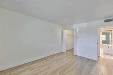 Huge price reduction - don't waste any time! Whether you are a on Kings Point Executive Golf Course in Florida - for sale on GolfHomes.com, golf home, golf lot