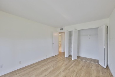 Huge price reduction - don't waste any time! Whether you are a on Kings Point Executive Golf Course in Florida - for sale on GolfHomes.com, golf home, golf lot