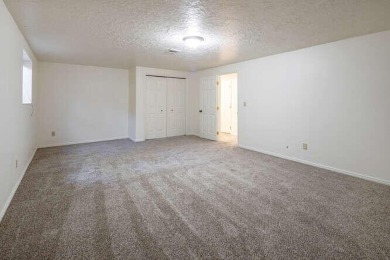 This home is move in ready with BRAND NEW carpet, paint on Bloomington Country Club in Utah - for sale on GolfHomes.com, golf home, golf lot