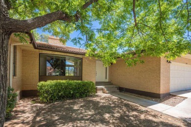 This home is move in ready with BRAND NEW carpet, paint on Bloomington Country Club in Utah - for sale on GolfHomes.com, golf home, golf lot