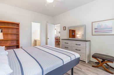 This beautiful  2 bed, 2 bath condo is the perfect blend of on River Oaks Golf Plantation  in South Carolina - for sale on GolfHomes.com, golf home, golf lot
