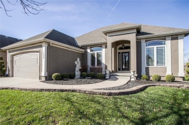 Former model now for sale!  Bright, airy kitchen with breakfast on Golf Club of Creekmoor in Missouri - for sale on GolfHomes.com, golf home, golf lot