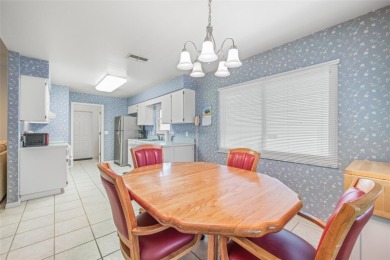 Beautifully maintained  fully furnished Highland Fairways home! on Highland Fairways Golf Club in Florida - for sale on GolfHomes.com, golf home, golf lot