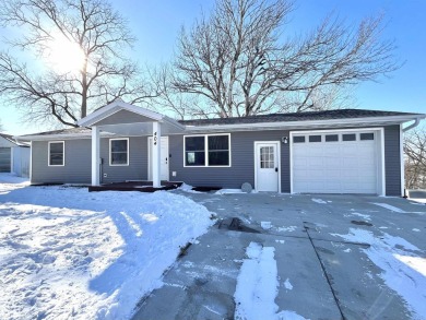 Don't lift a finger when you move into this fully remodeled on Crestwood Hills Golf Course in Iowa - for sale on GolfHomes.com, golf home, golf lot