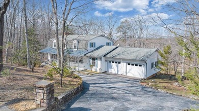 One-owner home located directly across from Hunting Hills on Hunting Hills Country Club in Virginia - for sale on GolfHomes.com, golf home, golf lot