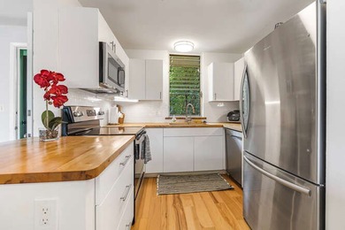 This Keauhou Akahi 2nd floor upgraded unit has beautiful views on Kona Country Club Golf Course in Hawaii - for sale on GolfHomes.com, golf home, golf lot