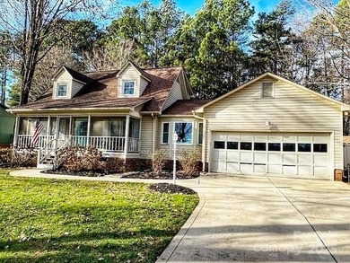 This charming 3-bed, 2-bath home is located in the highly on Westport Golf Club in North Carolina - for sale on GolfHomes.com, golf home, golf lot