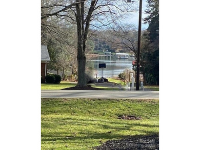 This charming 3-bed, 2-bath home is located in the highly on Westport Golf Club in North Carolina - for sale on GolfHomes.com, golf home, golf lot