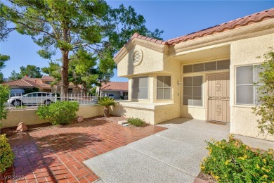 Beautifully maintained corner location 2-bedroom, 2-bath on Highland Falls Golf Club in Nevada - for sale on GolfHomes.com, golf home, golf lot
