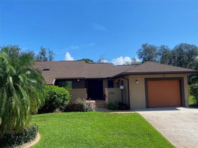 Spacious villa (single family) home, on established and on Golf Hammock Country Club in Florida - for sale on GolfHomes.com, golf home, golf lot