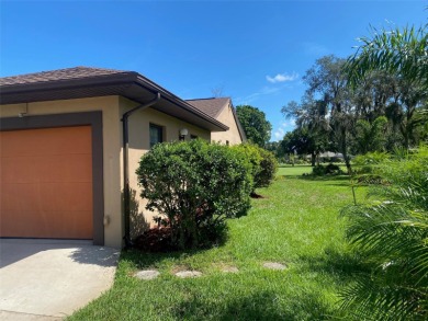 Spacious villa (single family) home, on established and on Golf Hammock Country Club in Florida - for sale on GolfHomes.com, golf home, golf lot