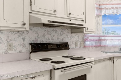 Welcome to this charming 2-BEDROOM, 2-BATHROOM, offering 1,178 on Brookridge Country Club in Florida - for sale on GolfHomes.com, golf home, golf lot