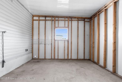 Welcome to this charming 2-BEDROOM, 2-BATHROOM, offering 1,178 on Brookridge Country Club in Florida - for sale on GolfHomes.com, golf home, golf lot