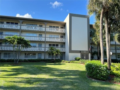 Charming 1BR/1.5BA in the heart of Wynmoor's 55+ Martinique II B on Wynmoor Golf Course in Florida - for sale on GolfHomes.com, golf home, golf lot