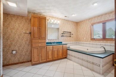 First time on the market! This long-loved, one-owner tri-level on Thunder Hills Country Club in Iowa - for sale on GolfHomes.com, golf home, golf lot