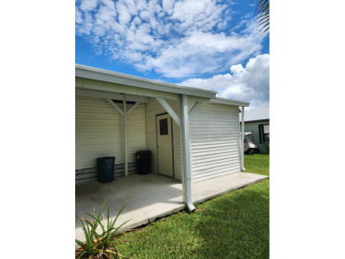 This 2 bedroom / 2 bath is all you need , perfect for the on Spanish Lakes Fairways in Florida - for sale on GolfHomes.com, golf home, golf lot