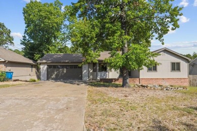 Welcome to 34 Luncarty Lane, a move-in ready 3-bedroom, 2-bath on Bella Vista Country Club - Scottsdale in Arkansas - for sale on GolfHomes.com, golf home, golf lot