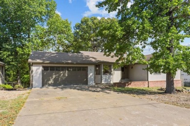 Welcome to 34 Luncarty Lane, a move-in ready 3-bedroom, 2-bath on Bella Vista Country Club - Scottsdale in Arkansas - for sale on GolfHomes.com, golf home, golf lot