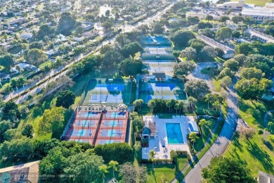 Priced To Sell, Beautiful, Large & Updated. 2 Bed 2 Bath in on  in Florida - for sale on GolfHomes.com, golf home, golf lot