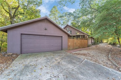 Move-In Ready | Bentonville Schools. Perfectly positioned for on Bella Vista - Metfield Golf Complex and Country Club in Arkansas - for sale on GolfHomes.com, golf home, golf lot