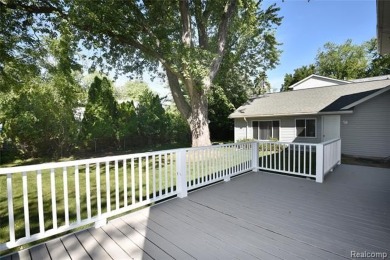 Welcome to 3800 Lakeview in beautiful Shady Beach Heights on Orchard Lake Country Club in Michigan - for sale on GolfHomes.com, golf home, golf lot