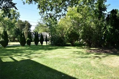 Welcome to 3800 Lakeview in beautiful Shady Beach Heights on Orchard Lake Country Club in Michigan - for sale on GolfHomes.com, golf home, golf lot