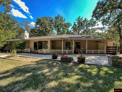 This beautiful 4 bedroom/3.5 bath home is located in Village on Twin Lakes Golf Club in Arkansas - for sale on GolfHomes.com, golf home, golf lot