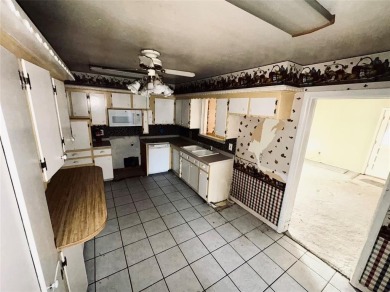 For Sale - Spacious 3 Bed / 2 Bath Home + Workshop | Midwest on Midwest City Municipal Golf Course in Oklahoma - for sale on GolfHomes.com, golf home, golf lot