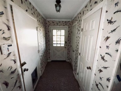 For Sale - Spacious 3 Bed / 2 Bath Home + Workshop | Midwest on Midwest City Municipal Golf Course in Oklahoma - for sale on GolfHomes.com, golf home, golf lot