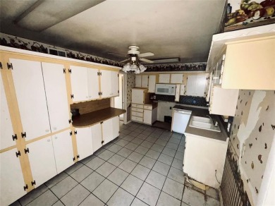 For Sale - Spacious 3 Bed / 2 Bath Home + Workshop | Midwest on Midwest City Municipal Golf Course in Oklahoma - for sale on GolfHomes.com, golf home, golf lot
