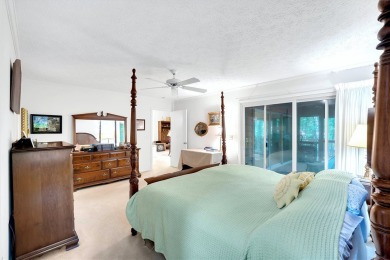Welcome to this 3 bedroom, 3 bathroom spacious home in the on Keowee Key Golf and Country Club in South Carolina - for sale on GolfHomes.com, golf home, golf lot