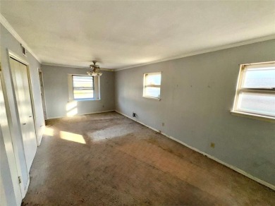 For Sale - Spacious 3 Bed / 2 Bath Home + Workshop | Midwest on Midwest City Municipal Golf Course in Oklahoma - for sale on GolfHomes.com, golf home, golf lot