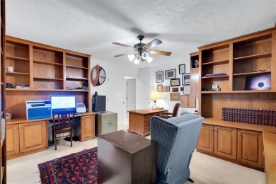 Welcome to this 3 bedroom, 3 bathroom spacious home in the on Keowee Key Golf and Country Club in South Carolina - for sale on GolfHomes.com, golf home, golf lot
