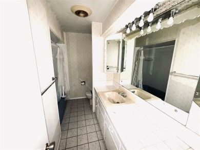 For Sale - Spacious 3 Bed / 2 Bath Home + Workshop | Midwest on Midwest City Municipal Golf Course in Oklahoma - for sale on GolfHomes.com, golf home, golf lot