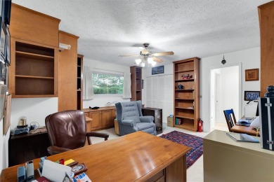 Welcome to this 3 bedroom, 3 bathroom spacious home in the on Keowee Key Golf and Country Club in South Carolina - for sale on GolfHomes.com, golf home, golf lot