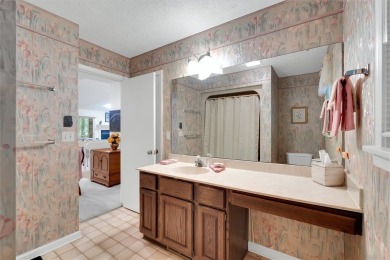 Welcome to this 3 bedroom, 3 bathroom spacious home in the on Keowee Key Golf and Country Club in South Carolina - for sale on GolfHomes.com, golf home, golf lot