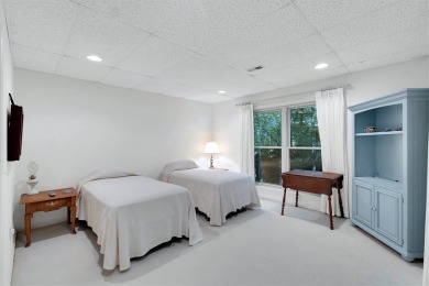 Welcome to this 3 bedroom, 3 bathroom spacious home in the on Keowee Key Golf and Country Club in South Carolina - for sale on GolfHomes.com, golf home, golf lot