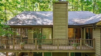 Welcome to this 3 bedroom, 3 bathroom spacious home in the on Keowee Key Golf and Country Club in South Carolina - for sale on GolfHomes.com, golf home, golf lot