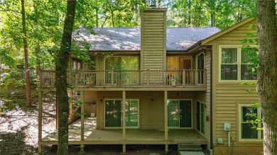 Welcome to this 3 bedroom, 3 bathroom spacious home in the on Keowee Key Golf and Country Club in South Carolina - for sale on GolfHomes.com, golf home, golf lot