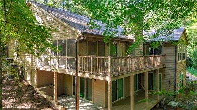 Welcome to this 3 bedroom, 3 bathroom spacious home in the on Keowee Key Golf and Country Club in South Carolina - for sale on GolfHomes.com, golf home, golf lot