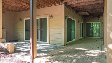 Welcome to this 3 bedroom, 3 bathroom spacious home in the on Keowee Key Golf and Country Club in South Carolina - for sale on GolfHomes.com, golf home, golf lot