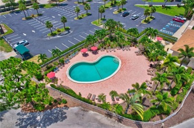EXCEPTIONAL OPPORTUNITY - this seldom available oversized corner on Spanish Wells Golf and Country Club in Florida - for sale on GolfHomes.com, golf home, golf lot