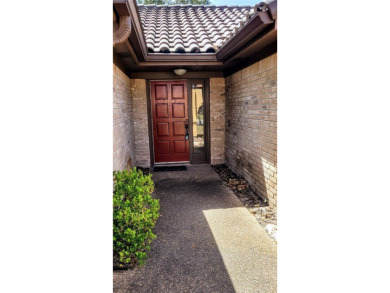 Beautiful off-fairway home in the desirable Rockport Country on Rockport Country Club in Texas - for sale on GolfHomes.com, golf home, golf lot
