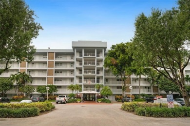 Escape to the Palm Aire lifestyle in this spacious 2BR/2BA condo on Palm-Aire Country Club and Resort - The Oaks in Florida - for sale on GolfHomes.com, golf home, golf lot