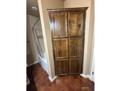 This stunning 4 bedroom, 2 bath home with a sparkling pool is on Gatesville Country Club in Texas - for sale on GolfHomes.com, golf home, golf lot