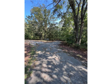 Buildable lot in the Highlands of Bella Vista! Surrounded by on Bella Vista Country Club - Highlands in Arkansas - for sale on GolfHomes.com, golf home, golf lot